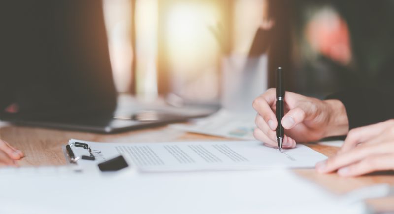 ¿Cómo redactar un contrato?